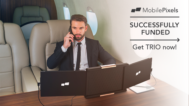 そこまでやっていったい誰得？ モバイルディスプレイを2つ貼り付けて