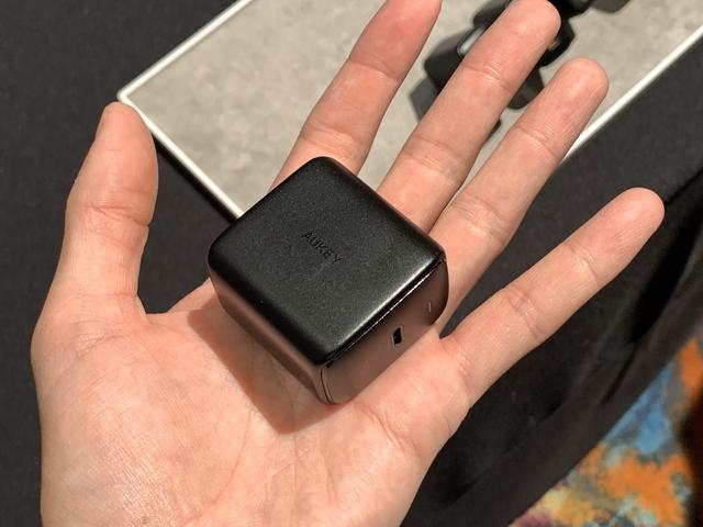 200107AUKEYACAdapter-02