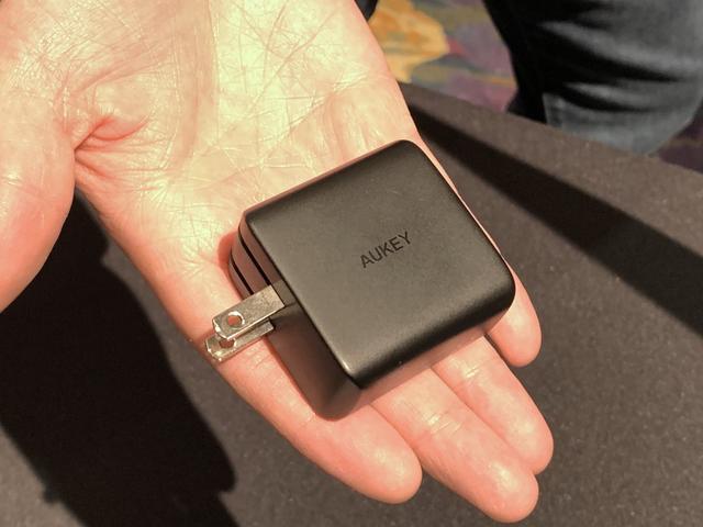 200107AUKEYACAdapter-03