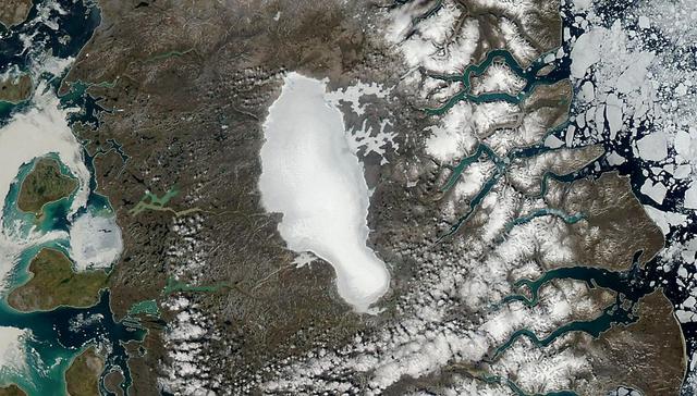20200101_TheSatelliteImagesThatShowaDecadeofClimateChange_02_TheBarnesIceCap_Before