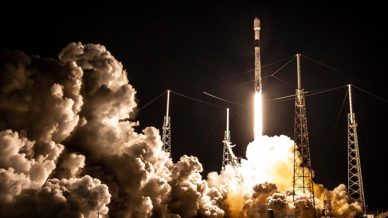 Starlinkの打ち上げ成功で、SpaceXが最大の商業衛星オペレーターに