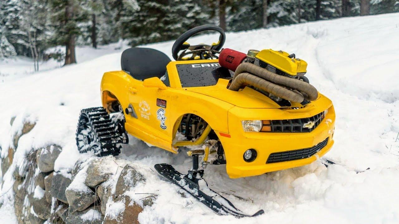 おもちゃの車の魔改造がどんどんエスカレートしてる。雪山仕様のバービージープとカマロが爆走！