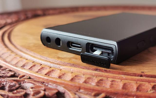 最新ウォークマン Nw A105レビュー 心を鷲掴みにされた でもストリーミング派なら買わないほうがいい ギズモード ジャパン 最新ウォークマン Nw A105レビュー 心を鷲掴みにされた でもストリーミング派なら買わないほうがいい ギズモード ジャパン