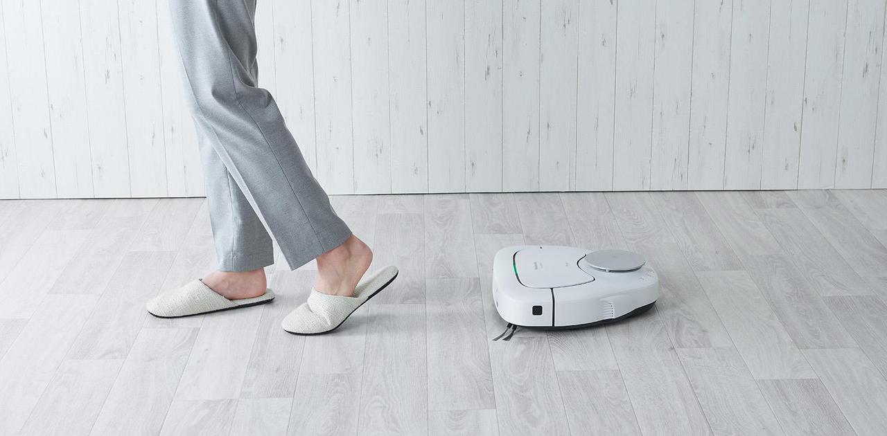 おいで〜。人間の後をついてくるロボット掃除機、新型ルーロ｢MC 