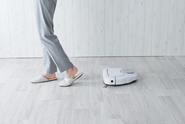 おいで〜。人間の後をついてくるロボット掃除機、新型ルーロ｢MC 