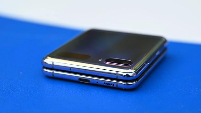 Galaxy Z Flip レビュー：やっと｢日常で使える｣折りたたみスマホの登場だ！ | ギズモード・ジャパン