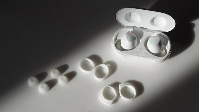 200228galaxybuds-s-2