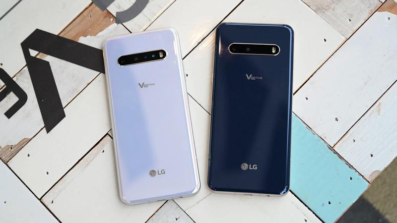 lg v60 白　ホワイト　限定カラー　デュアルスクリーン 2画面スマホ「LG VELVET」と「LG V60 ThinQ 5G」の違いを検証した