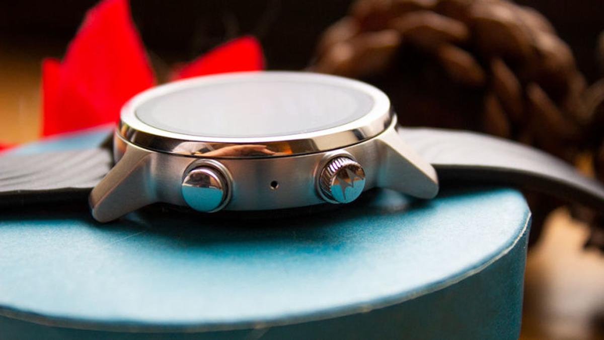 モトローラの最新スマートウォッチ「Moto 360」レビュー：見た目も中身 