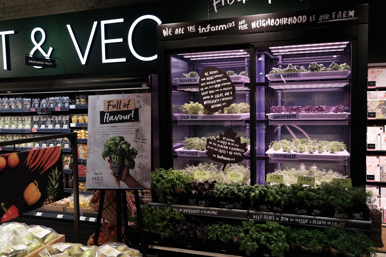 スーパーの一角で育つ野菜を、直接レジへ。人と野菜の距離を縮める、都市農業プラットフォーム