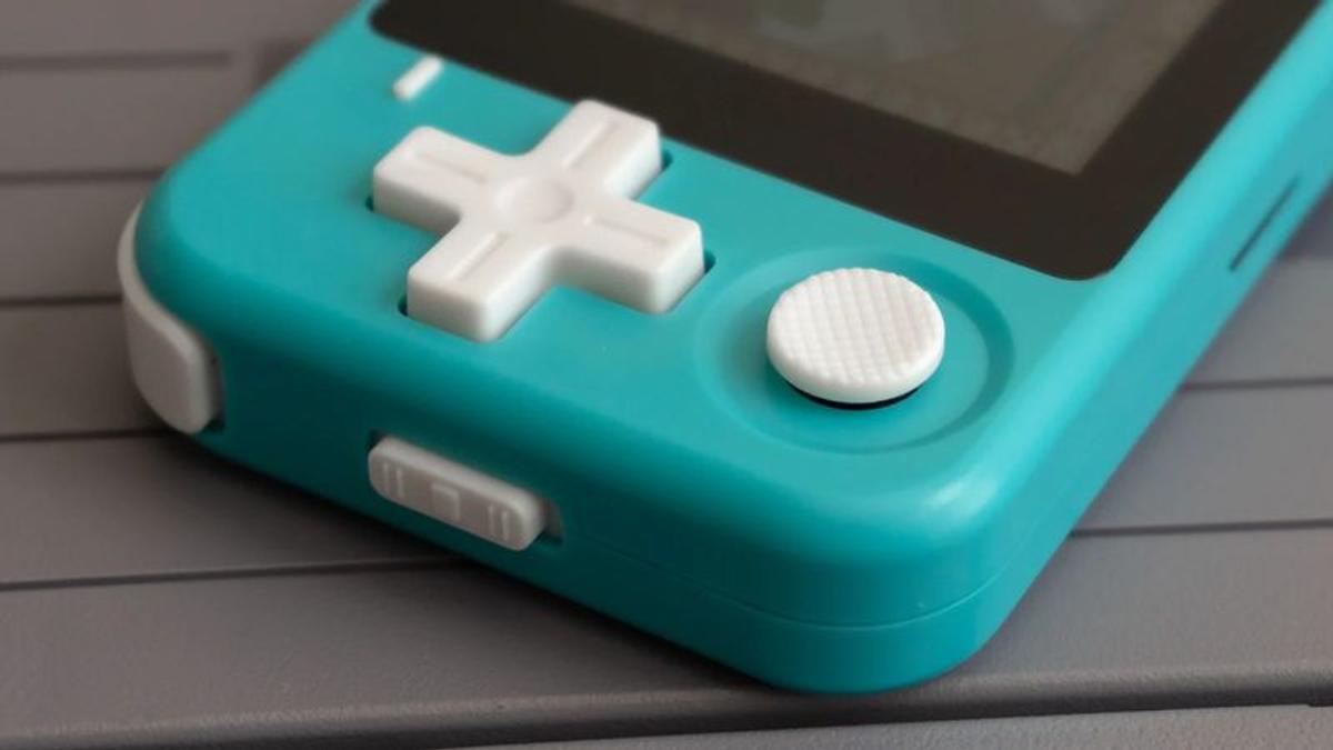 Switch Liteみたいなクラシックゲームエミュレータ。パワー不足だけど 