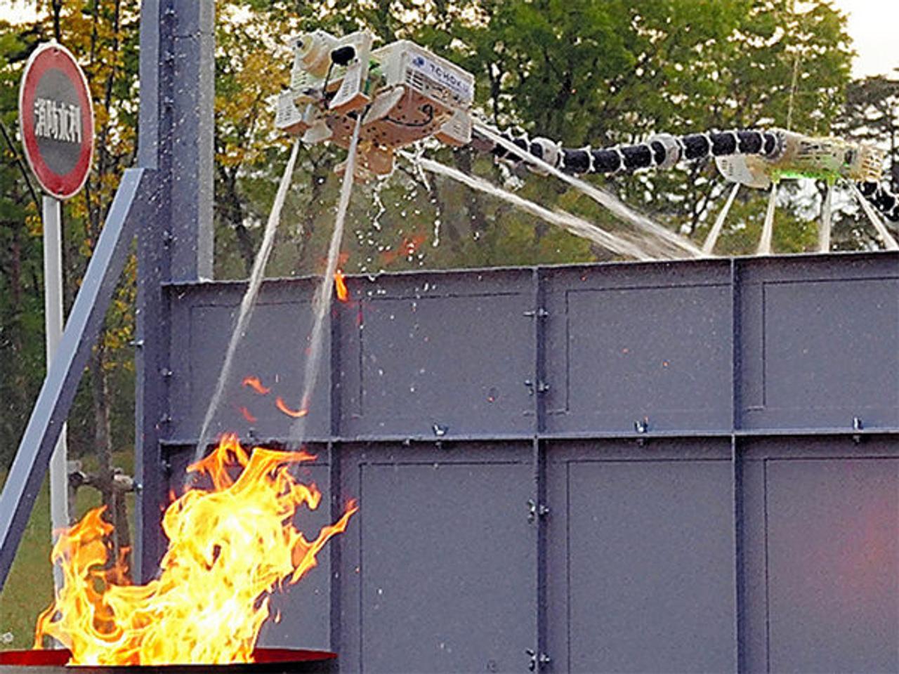 水の噴射で空を飛び、火まで消しちゃうロボット。その名も｢ドラゴンファイヤーファイター｣