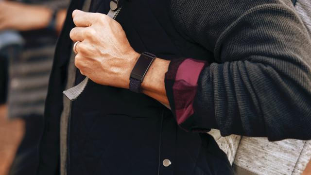 Fitbitから最新フィットネストラッカー｢Charge 4｣が登場。GPS機能付き 