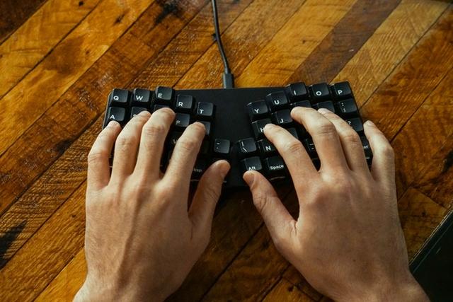 小さい｣｢メカニカル｣｢エルゴノミクス｣3大欲求が詰まったキーボード 