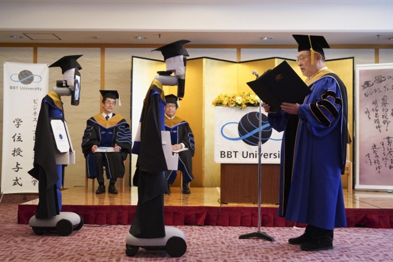 BBT大学、代理ロボで完全オンラインの｢アバター卒業式｣を実施