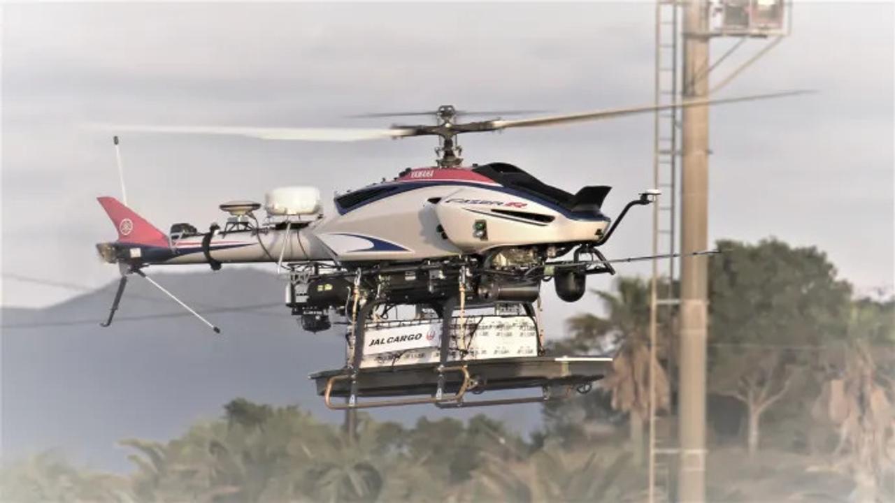 ヤマハの無人ヘリを使った鮮魚の輸送実験。当日中に都内のレストランへ届けることに成功