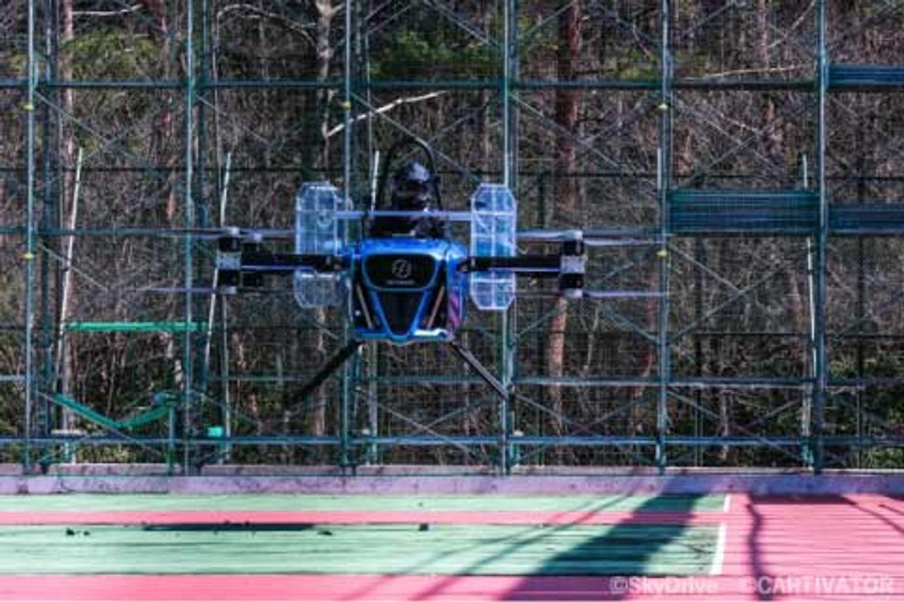 ｢空飛ぶクルマ｣を作るSkyDrive、日本初のeVTOL有人テスト飛行を行なう