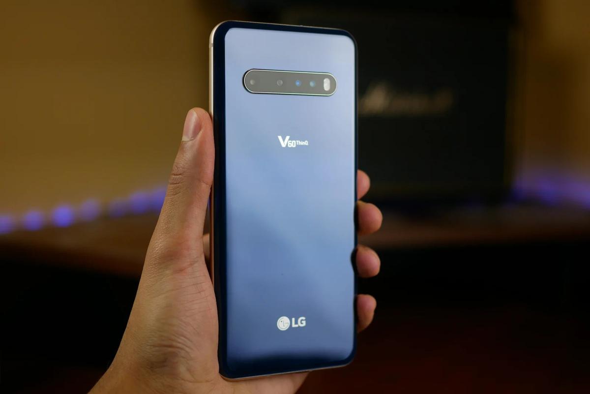 V60 thinq lg LG V60 ThinQ 5G実機レビュー 同梱ケースを装着するだけで2画面 折りたたみスマホに早変わりする面白いAndroid ドコモ版のL-51Aを使ってみた