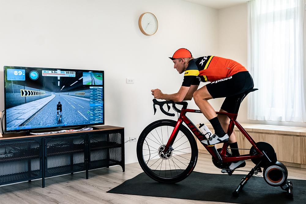 xplova noza スマートトレーナー ズイフト zwift 手渡し歓迎 