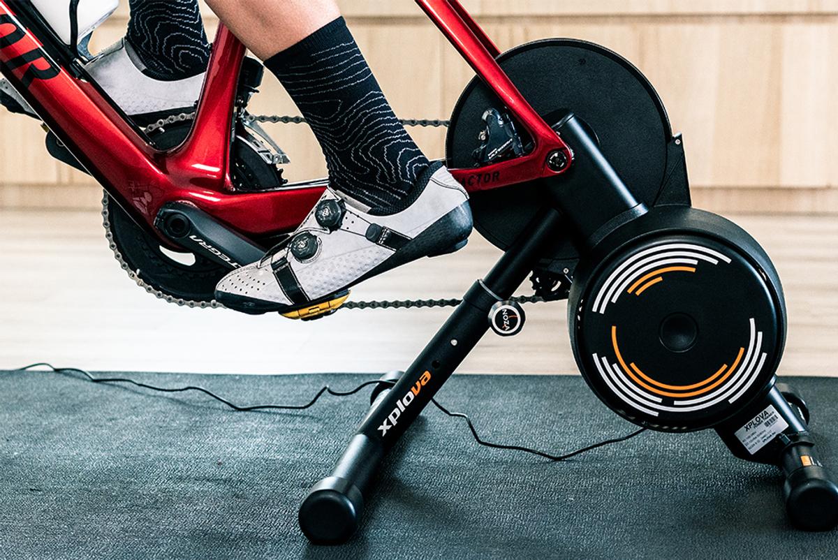 自宅に居ながらトレーニング。自転車用スマートトレーナーって今が買い 