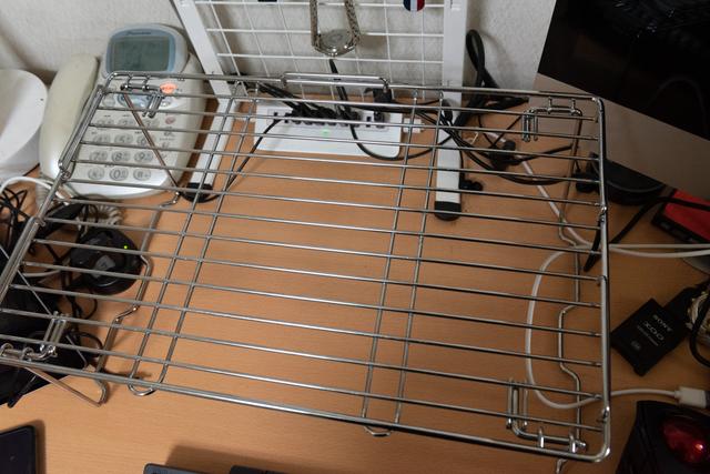 ニトリのキッチンラックレビュー ノートpcスタンドとしてコスパよし ギズモード ジャパン