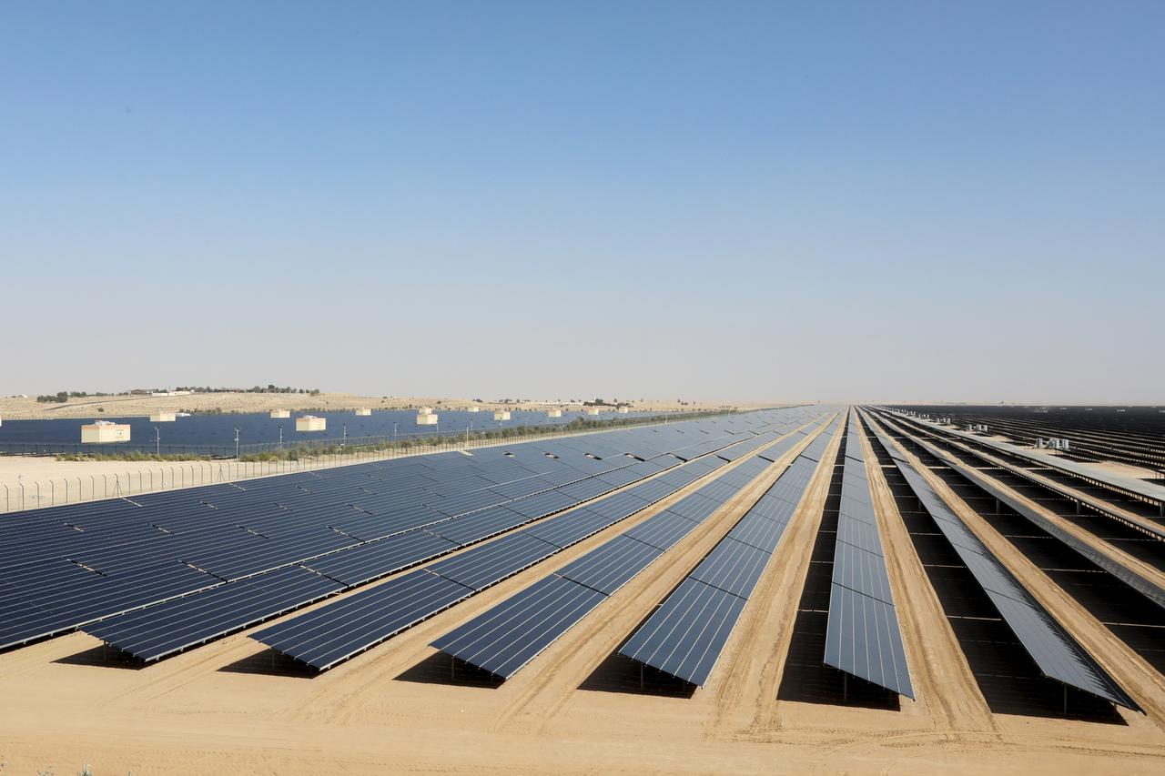 地球上で最安で最大の太陽光発電所ができるよ