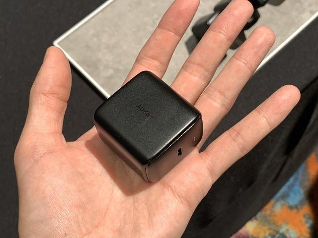 200107AUKEYACAdapter-02