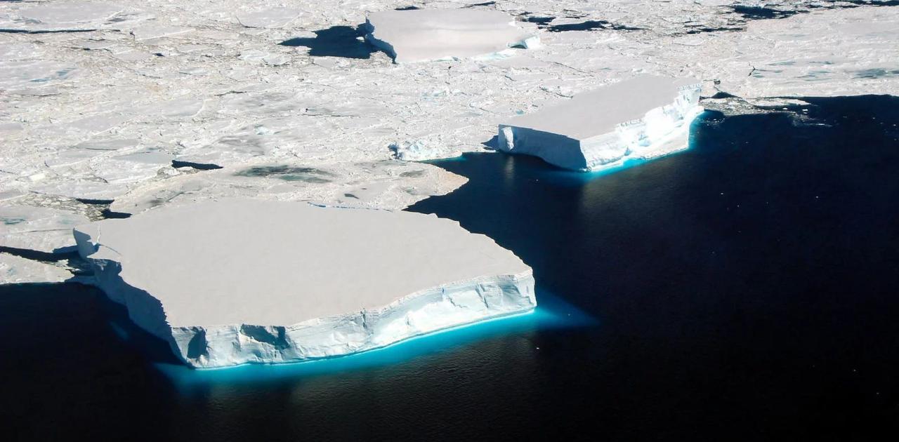 南極の海氷が溶ける謎：何が起きているのか？