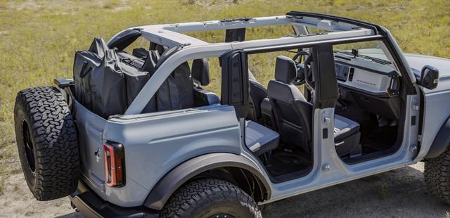 Bronco_4dr_features_13