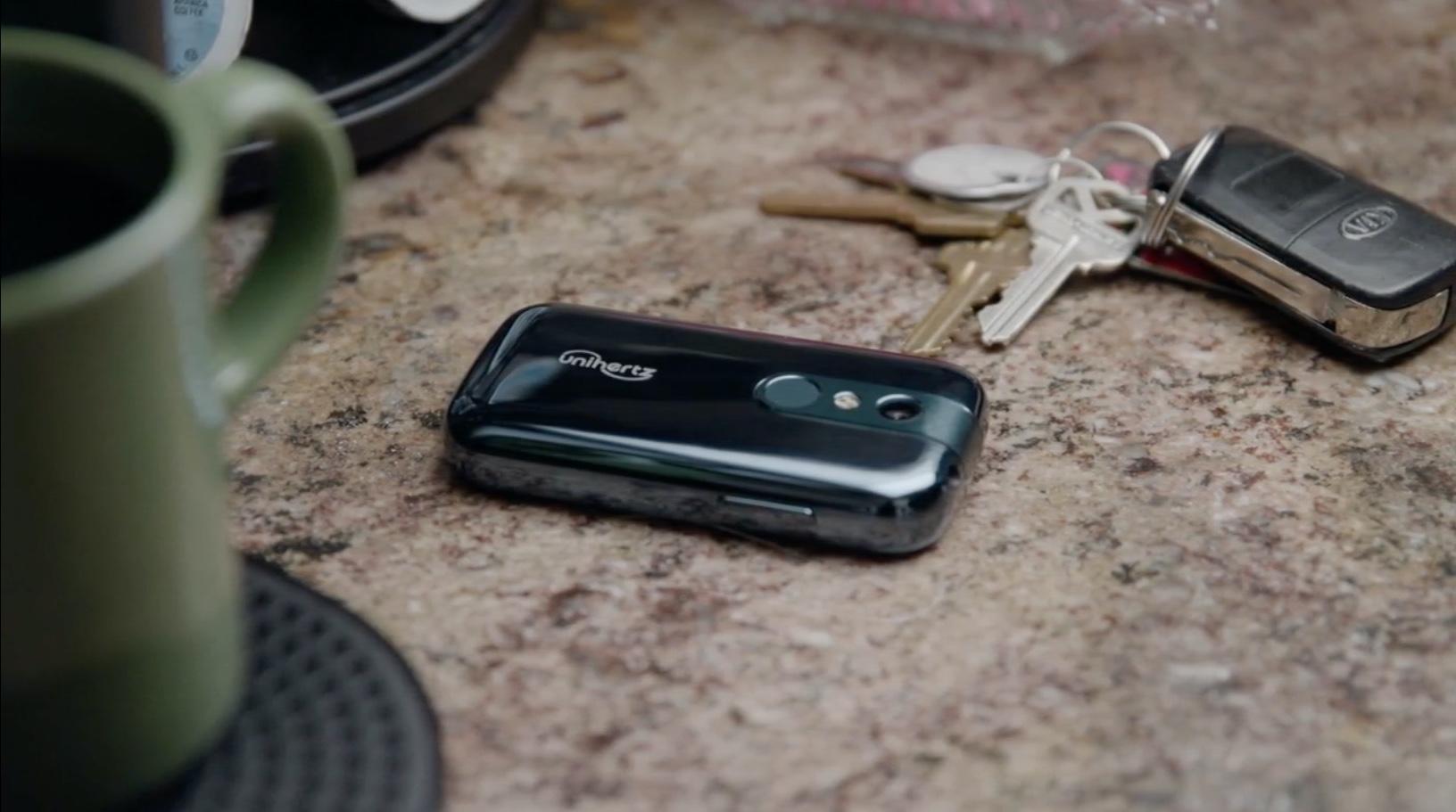Rakuten Miniのライバル感あり。3インチ画面でFeliCa対応の極小