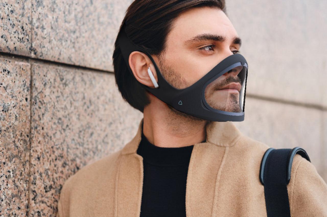 口元が透明で見える。未来的で顔のプロテクターみたいなスマートマスク｢CLIU｣