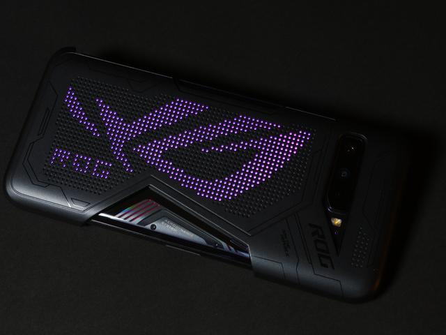 ROG Phone 3：タブレット級をスマホサイズで。ゲームも動画もこれ ...