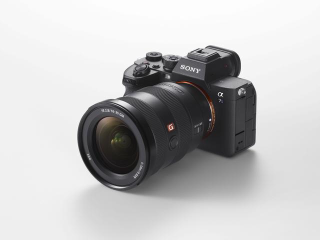 ILCE-7SM3_SEL1635GM_right_image