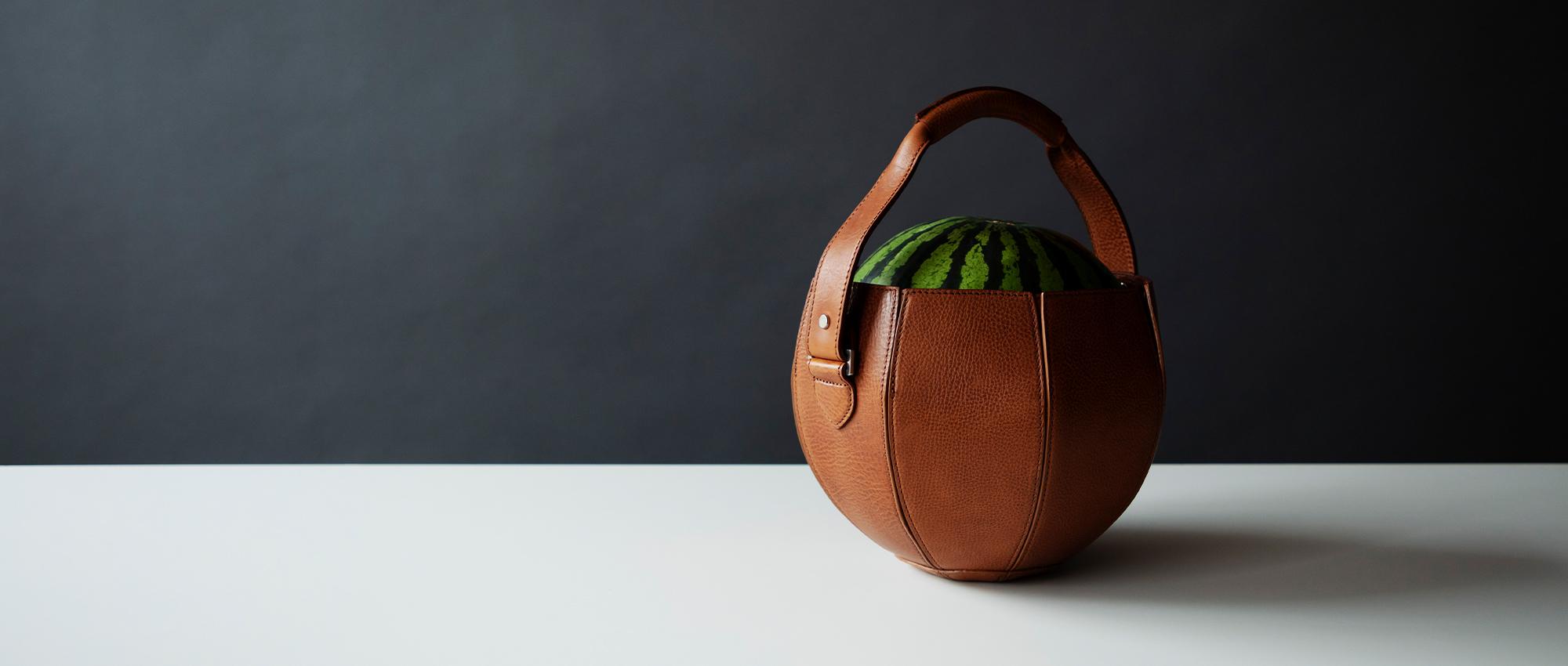  Watermelon Bag すいか スイカ バッグポシェット スイカをモバイルできるバッグ | ギズモード・ジャパン
