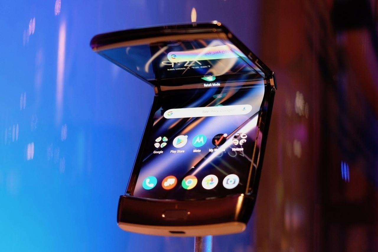 モトローラの折りたたみスマホRazrの新モデルがくる！ 9月9日に発表会開催