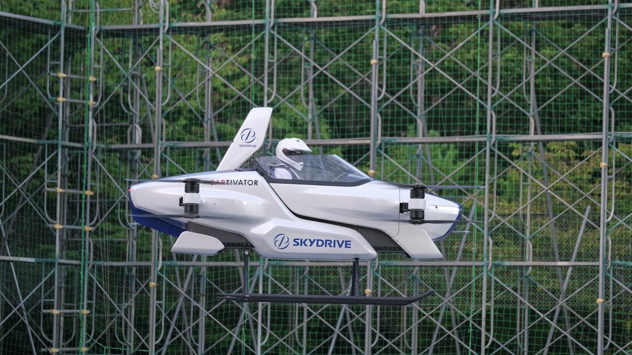 ｢空飛ぶクルマ｣を作るSkyDrive、世界初披露｢有人機SD-03｣で公開飛行試験に成功