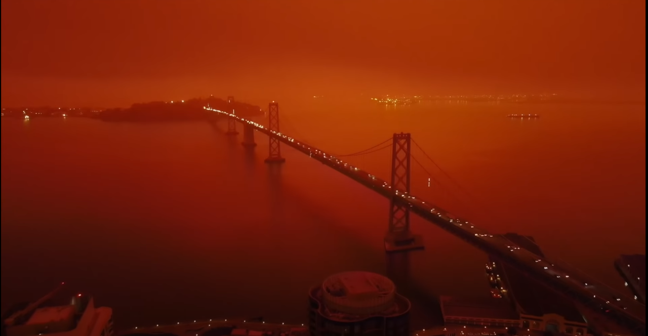 サンフランシスコが火星みたいになってる。オレゴンの空も、血の赤に染まる…
