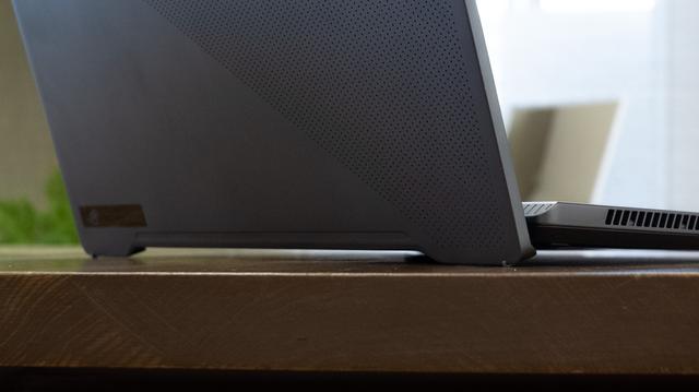 rog-stand