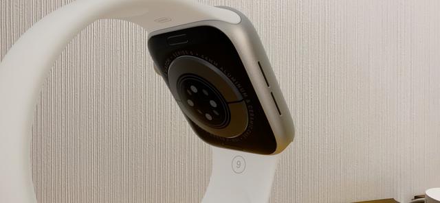 Apple Watch Series 6の裏側のセンサーの画像