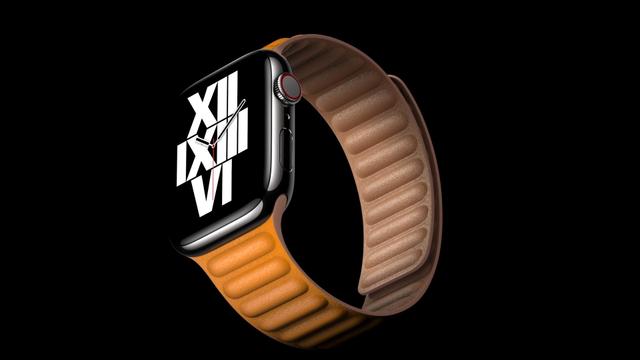 レザーループを装着したApple Watch Series 6の画像