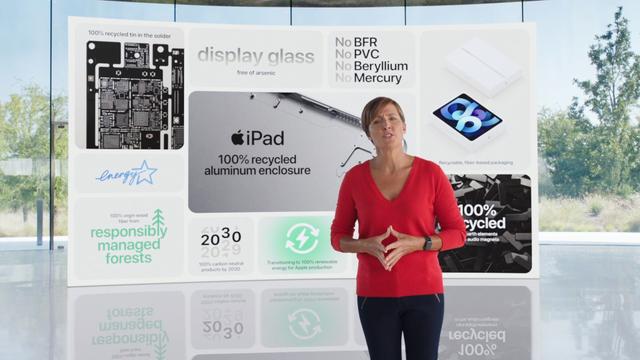Appleが環境問題についてどう取り組んでいるかを語る女性の画像