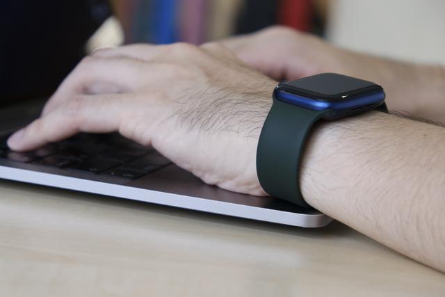 これ、時計バンド革命だ…! Apple Watchの新バンド「ソロループ」アンボックス | ギズモード・ジャパン