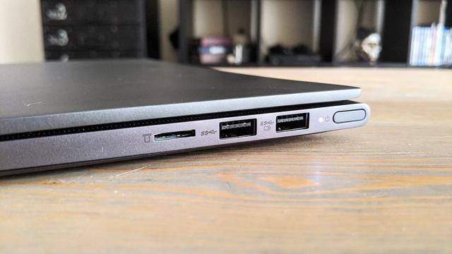 Lenovo-IdeaPad-Slim-7-b
