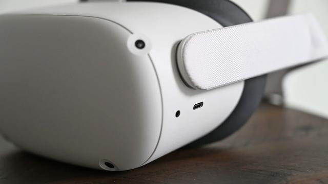 Oculus Quest2 USBコネクタとヘッドホン端子