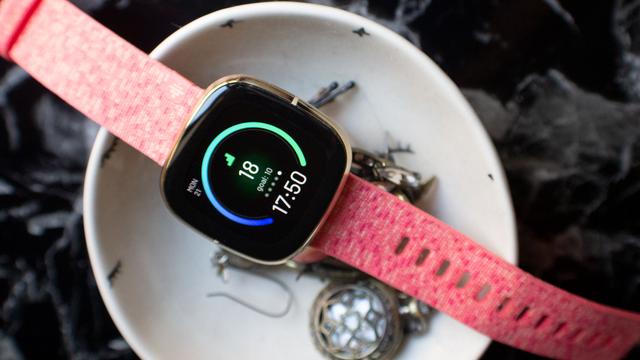200923FitbitSense3