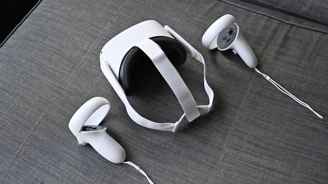 ソファに置いたOculus Quest2