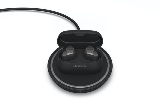 JabraElite85Angle3ChargingUnitLBTitaniumBlack-1