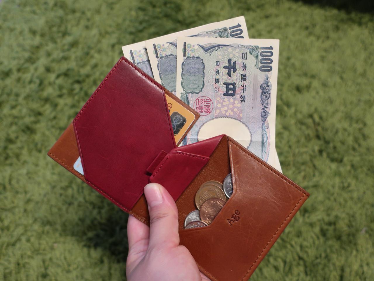 薄さわずか2cm！ 1000万円超えの注目薄型レザー財布｢One｣をレポート