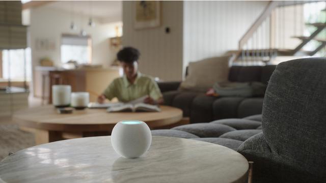部屋の中のHome Pod mini