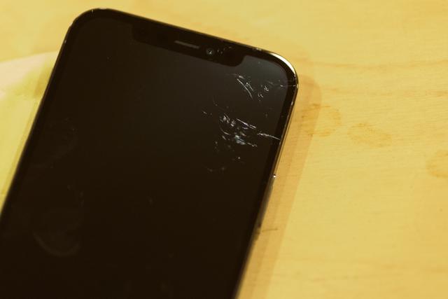 101019iPhone12stack-03